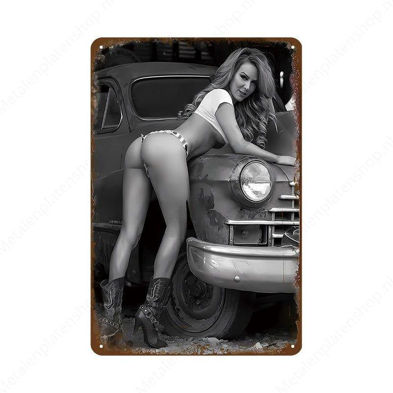 Pin-up-Frau mit Pick-up