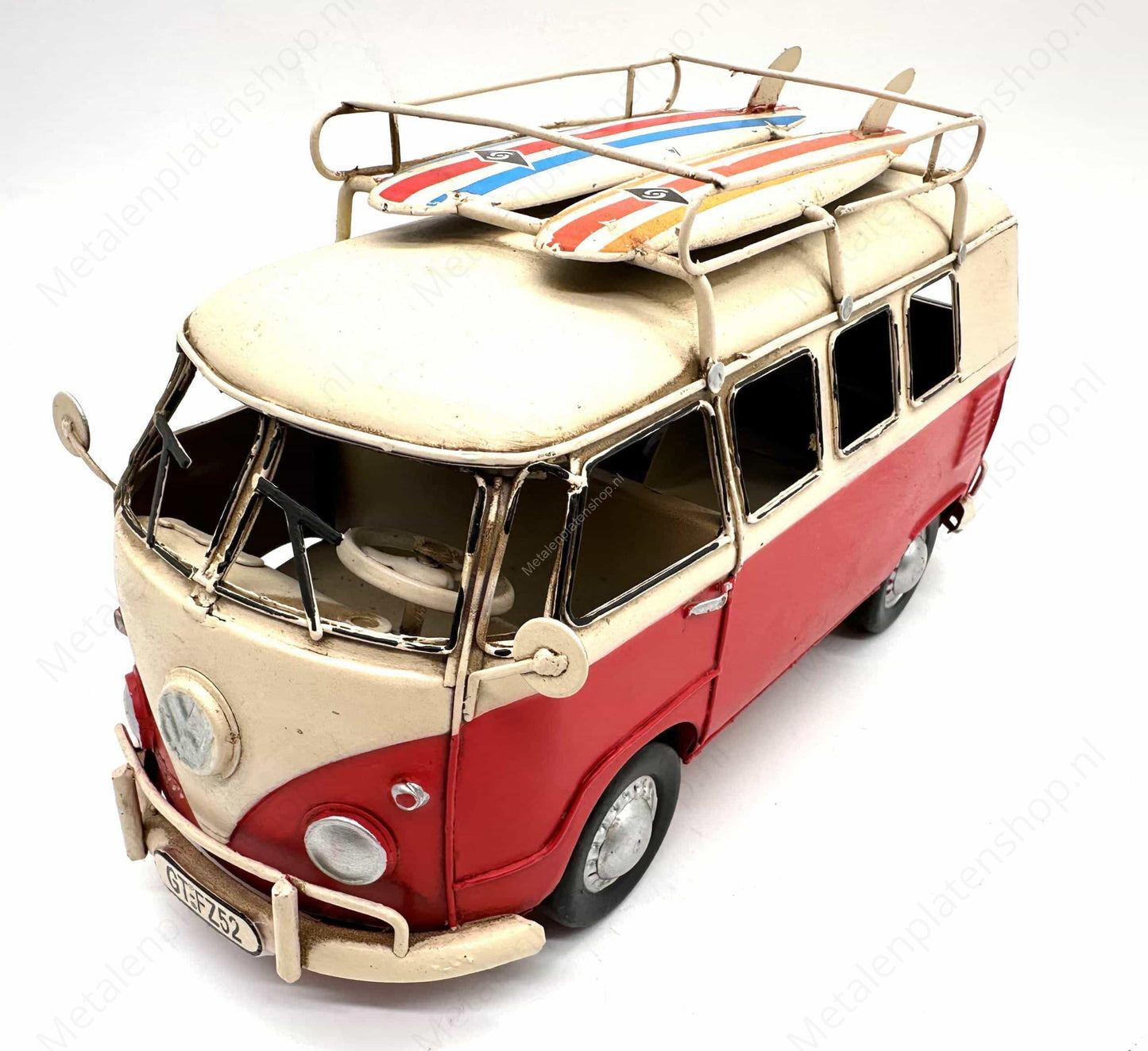 Volkswagen Transporter mit Surfbrettern – Fahrzeugdekoration aus Metall – 27 cm